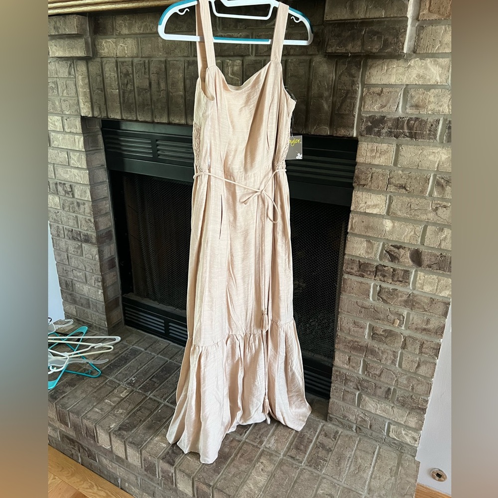 Maxi dress brown - NEVER BEEN WORN/TAGS STILL ON - size 4